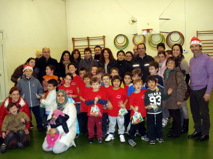 Vallecrosia: grande succeso per la 'Festa degli Auguri' del corso di 'Baby Basket' Vallecrosia: grande succeso per la 'Festa degli Auguri' del corso di 'Baby Basket'
