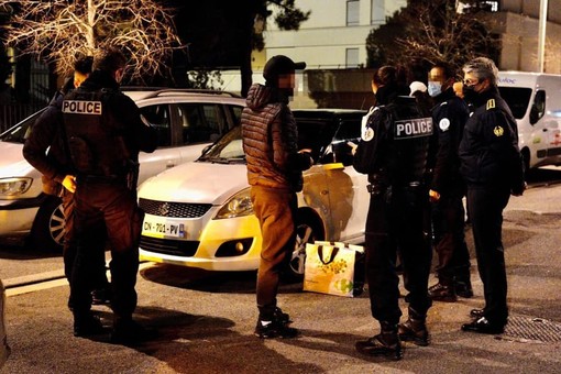 Dalla Francia: coprifuoco e controlli alle frontiere, le nuove misure annunciate ieri sera dal Primo Ministro Jean Castex