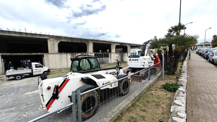 Sanremo: al via oggi l'allestimento del cantiere per la demolizione dell'ecomostro di Portosole (Foto e Video)
