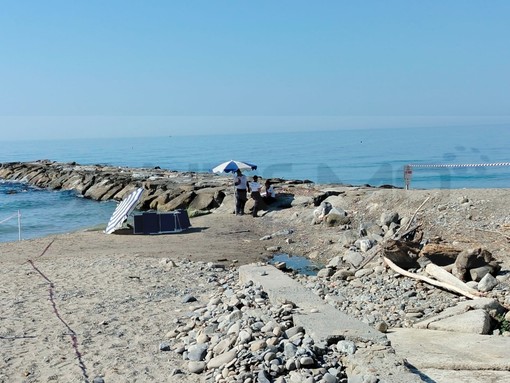 Sanremo: è un 90enne della provincia di Mantova l'uomo trovato morto questa mattina sulla spiaggia del 'Tortuga'