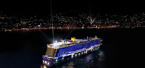 Nella gallery alcune foto della 'Costa Toscana' nel 2020 e 2022 a Sanremo Nella gallery alcune foto della 'Costa Toscana' nel 2020 e 2022 a Sanremo