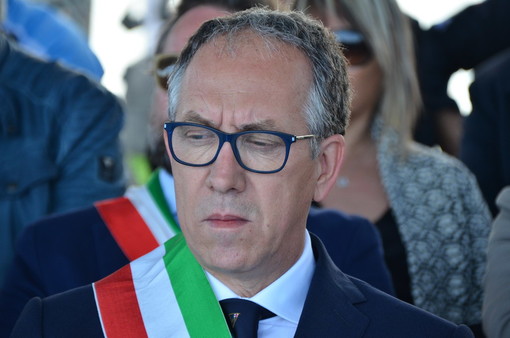 Sanremo: il sindaco Biancheri esprime cordoglio per la scomparsa dell'agente di polizia deceduto a Ventimiglia Sanremo: il sindaco Biancheri esprime cordoglio per la scomparsa dell'agente di polizia deceduto a Ventimiglia