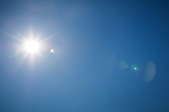 Un Ferragosto caldo e soleggiato in provincia di Imperia, spiagge gremite in tutta la Riviera