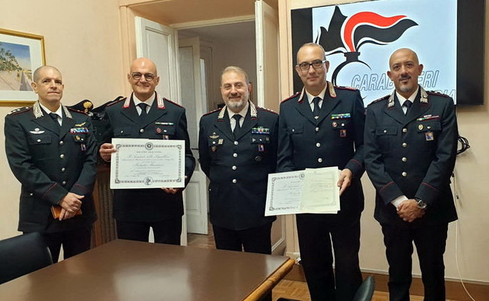Consegnati i diplomi della 'Medaglia Mauriziana' ai Luogotenenti Gianluca Ciocchetti e Pier Franco Rivano (Foto) Consegnati i diplomi della 'Medaglia Mauriziana' ai Luogotenenti Gianluca Ciocchetti e Pier Franco Rivano (Foto)