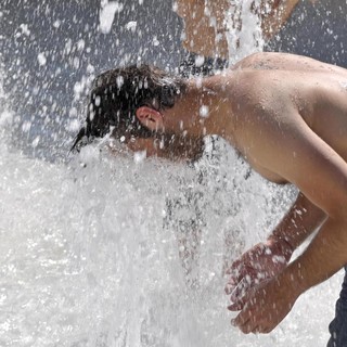 Il gran caldo non accenna a diminuire: le temperature massime a mezzogiorno sfiorano i 37 gradi Il gran caldo non accenna a diminuire: le temperature massime a mezzogiorno sfiorano i 37 gradi