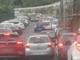 Sanremo: in via Gavagnin traffico in tilt all'ingresso e uscita dalla 'Pascoli', i genitori chiedono controlli (Foto)