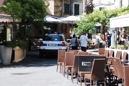 Sanremo: primo 'giro di vite' dell'Amministrazione ai dehor 'ad elastico' della piazzetta della Movida