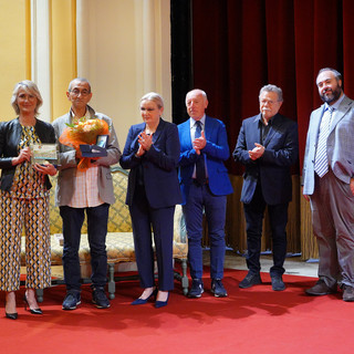Sanremo: consegnato ieri a Maurizio Maggiani il primo trofeo 'Casinò - Antonio Semeria 2023' (Foto) Sanremo: consegnato ieri a Maurizio Maggiani il primo trofeo 'Casinò - Antonio Semeria 2023' (Foto)