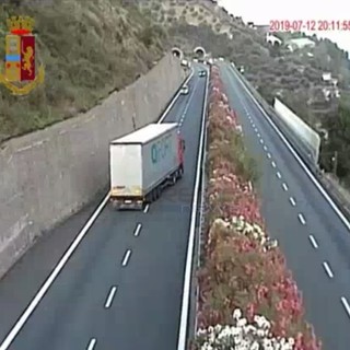 Le immagini dalle telecamere dell'autostrada A10