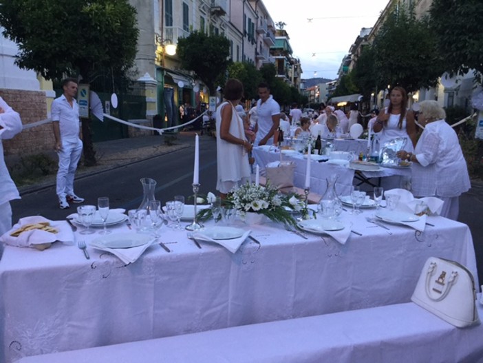 Diano MArina: mercoledì prossimo, appuntamento con la terza edizione della Cena in Bianco Diano MArina: mercoledì prossimo, appuntamento con la terza edizione della Cena in Bianco