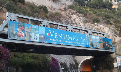 Galleria totalmente buia sull'Aurelia tra Latte ed il confine: la segnalazione di un lettore Galleria totalmente buia sull'Aurelia tra Latte ed il confine: la segnalazione di un lettore