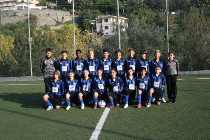 Calcio giovanile: la Carlin's Boys Esordienti 2000 vince il 'Trofeo Fair Play 2013' Calcio giovanile: la Carlin's Boys Esordienti 2000 vince il 'Trofeo Fair Play 2013'