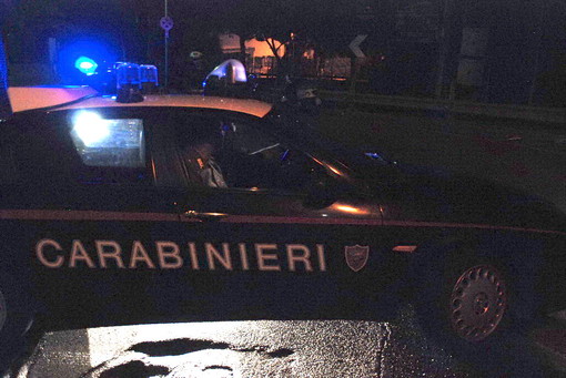 Pontedassio: auto distrutta da un incendio di sterpaglie divampato per cause accidentali