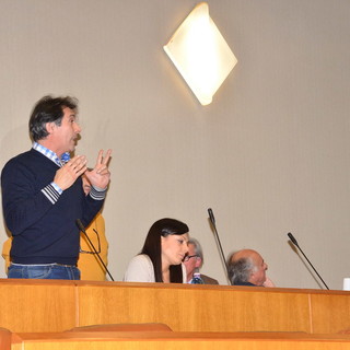 Ventimiglia: assenza di trasparenza nella gestione dell'abbattimento dei pini, la minoranza chiede maggiore chiarezza. Ventimiglia: assenza di trasparenza nella gestione dell'abbattimento dei pini, la minoranza chiede maggiore chiarezza.