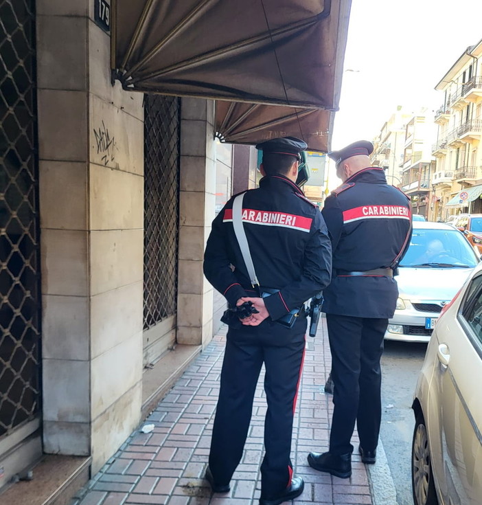 Rapina ai danni di un emporio cinese a fine dicembre: i carabinieri di Bordighera arrestano i due colpevoli Rapina ai danni di un emporio cinese a fine dicembre: i carabinieri di Bordighera arrestano i due colpevoli