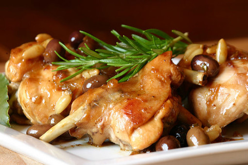 Imperia: 12 concorrenti a “Non c'è Paragone!". Domani ad OliOliva sfida sul coniglio alla ligure