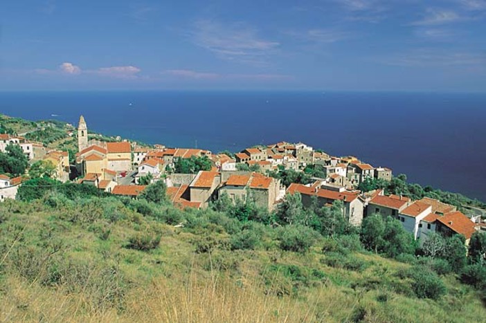 Imperia: domani una visita ai borghi con vista mare