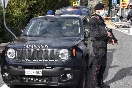 Vallecrosia: fermato il presunto rapinatore dell'ufficio postale di sabato scorso in via Roma Vallecrosia: fermato il presunto rapinatore dell'ufficio postale di sabato scorso in via Roma