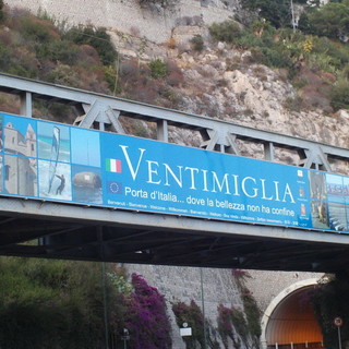 Galleria totalmente buia sull'Aurelia tra Latte ed il confine: la segnalazione di un lettore Galleria totalmente buia sull'Aurelia tra Latte ed il confine: la segnalazione di un lettore