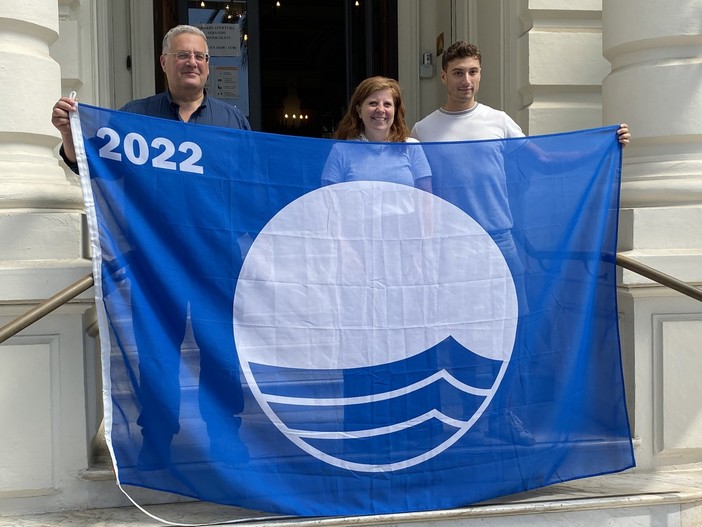 La Bandiera Blu arrivata oggi in Comune a Sanremo