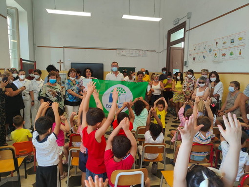 Imperia: progetti importanti in chiave ambientale con gli alunni, ecco la Bandiera Verde Fee alla 'Littardi' (Foto e Video)