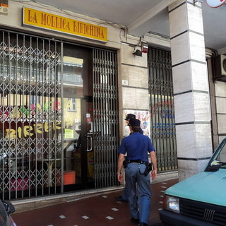 Sanremo: intervento della Polizia in centro, chiusa per droga la 'Mollica birichina' Sanremo: intervento della Polizia in centro, chiusa per droga la 'Mollica birichina'