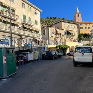 Borghetto di Bordighera: Mara Lorenzi “Il luogo e i tempi della raccolta rifiuti minano la qualità della vita” Borghetto di Bordighera: Mara Lorenzi “Il luogo e i tempi della raccolta rifiuti minano la qualità della vita”