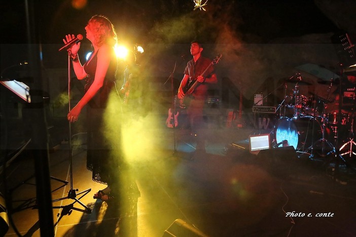 Bordighera: grande successo ieri sera all'Arena della Scibretta per le cover della 'Resonance Band' (Foto) Bordighera: grande successo ieri sera all'Arena della Scibretta per le cover della 'Resonance Band' (Foto)