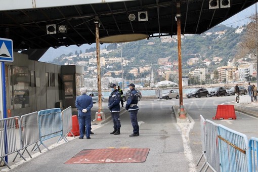 Conferma dal Primo Ministro: stop al 'lock down' in Francia e riapertura dei confini dal 15 giugno, ma i francesi potranno venire dal 3 Conferma dal Primo Ministro: stop al 'lock down' in Francia e riapertura dei confini dal 15 giugno, ma i francesi potranno venire dal 3