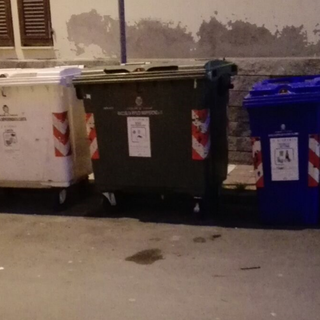 Arma di Taggia: degrado vicino ai cassonetti dell'immondizia, la risposta del Sindaco al nostro lettore (Foto) Arma di Taggia: degrado vicino ai cassonetti dell'immondizia, la risposta del Sindaco al nostro lettore (Foto)