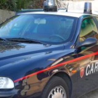 Ventimiglia: Carabinieri sequestrano 65 prodotti contraffatti al mercato, denunciato 29enne macedone