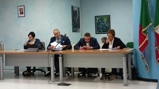 Consiglio comunale a Vallecrosia, Perri accusa l'Amministrazione Biasi: &quot;Cancellate le mie proposte&quot; (Foto e video)