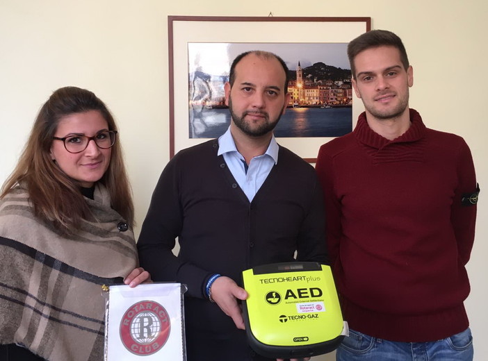 Imperia: defibrillatore semiautomatico alla Palestra ex GIL, oggi la consegna al Comune Imperia: defibrillatore semiautomatico alla Palestra ex GIL, oggi la consegna al Comune