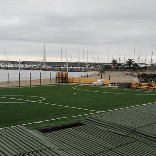 Sanremo: sta nascendo un campo da calcio in erba sintetica a pochi metri dal mare