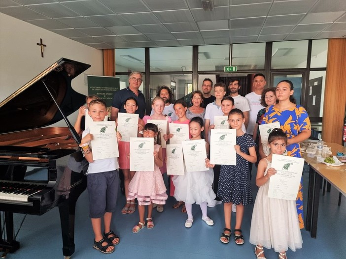 San Bartolomeo al Mare: 'Rovere d'Oro', Anran Su e Daniela Pierotella al primo posto al pianoforte San Bartolomeo al Mare: 'Rovere d'Oro', Anran Su e Daniela Pierotella al primo posto al pianoforte