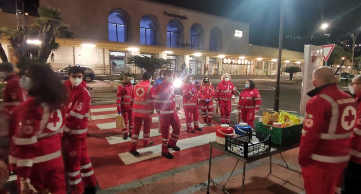 Le Unità di Strada di Croce Rossa Sanremo e Ventimiglia fanno squadra per aiutare chi è in difficoltà (Foto) Le Unità di Strada di Croce Rossa Sanremo e Ventimiglia fanno squadra per aiutare chi è in difficoltà (Foto)