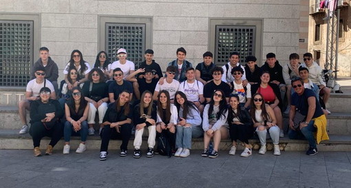 Ventimiglia: il ‘Fermi-Polo-Montale’ sul Mediterraneo, il Dirigente Costanza porta gli alunni in crociera (Foto) Ventimiglia: il ‘Fermi-Polo-Montale’ sul Mediterraneo, il Dirigente Costanza porta gli alunni in crociera (Foto)