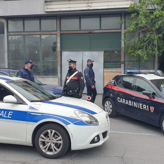Rapina un'anziana e la fa cadere: 22enne imperiese arrestato ad Albenga con una 20enne di Milano Rapina un'anziana e la fa cadere: 22enne imperiese arrestato ad Albenga con una 20enne di Milano