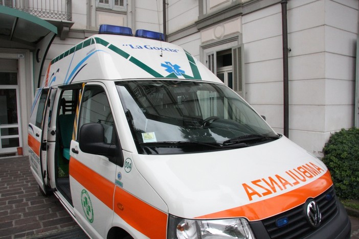 Sanremo: scivola con lo scooter in Valle Armea, 16enne lievemente ferita