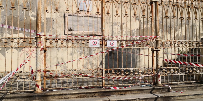 Sanremo: Istituto Colombo chiuso su piazza Muccioli, la Provincia &quot;Installeremo ponteggi di protezione&quot; (Foto)