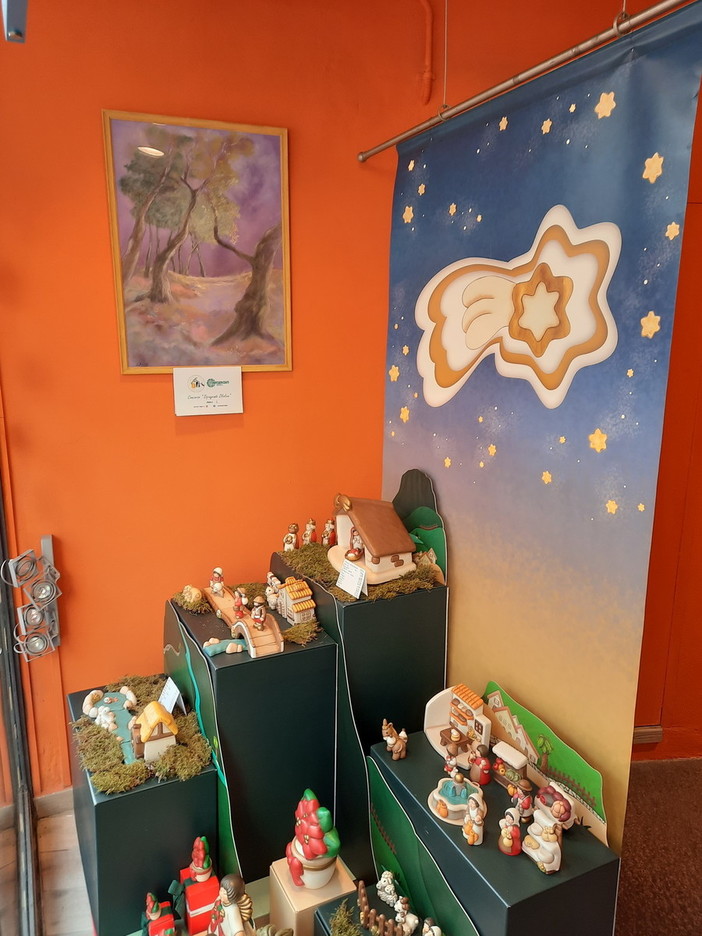 Olioliva 2022: dieci vetrine del centro storico di Oneglia per la rassegna di pittura promossa da Confesercenti (Foto) Olioliva 2022: dieci vetrine del centro storico di Oneglia per la rassegna di pittura promossa da Confesercenti (Foto)