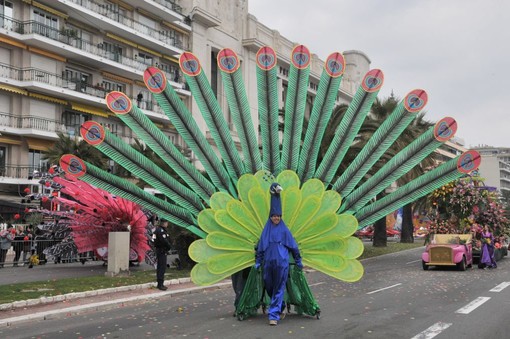 Presentato il programma del Carnevale 2001 di Nizza con ospite l'Italia Presentato il programma del Carnevale 2001 di Nizza con ospite l'Italia