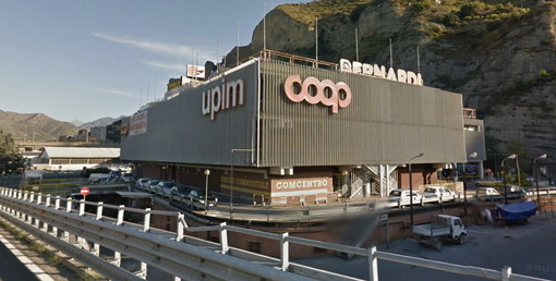 Ventimiglia: principio di incendio alla Coop di corso Limone Piemonte, nessun ferito e pochi danni