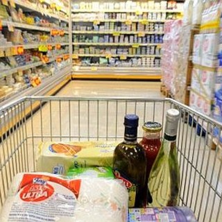 Solidarietà: successo per la raccolta solidale di generi per la prima Infanzia, promossa dal Centro per la Famiglia e per la Vita e dal Centro di Aiuto alla Vita Solidarietà: successo per la raccolta solidale di generi per la prima Infanzia, promossa dal Centro per la Famiglia e per la Vita e dal Centro di Aiuto alla Vita