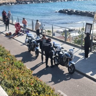 Sanremo: 65enne muore accusando un malore mentre viaggia in bici in corso Imperatrice