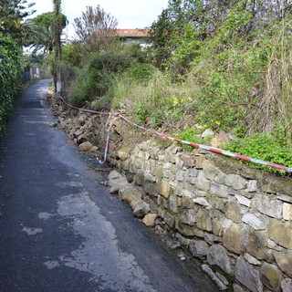 Sanremo: nuovo incidente in via Bonmoschetto, i residenti "Il comune deve allargare la strada!"