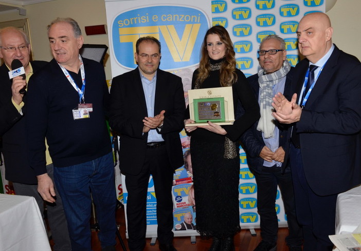 Festival di Sanremo: a Enrico Ruggeri, Irene Fornaciari ed ai giovani delle nuove proposte il premio Afi realizzato dall’orafo Michele Affidato