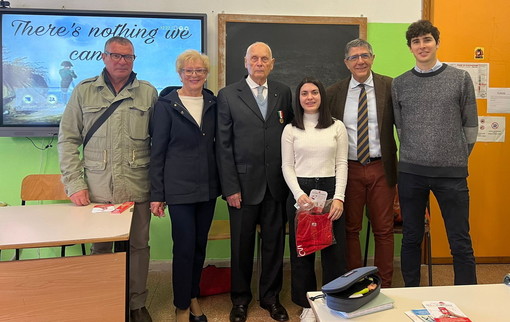 Imperia: consegnata al Liceo Viesseux la borsa di di studio Admo 2023 ad Angela Maria Martinelli (Foto) Imperia: consegnata al Liceo Viesseux la borsa di di studio Admo 2023 ad Angela Maria Martinelli (Foto)