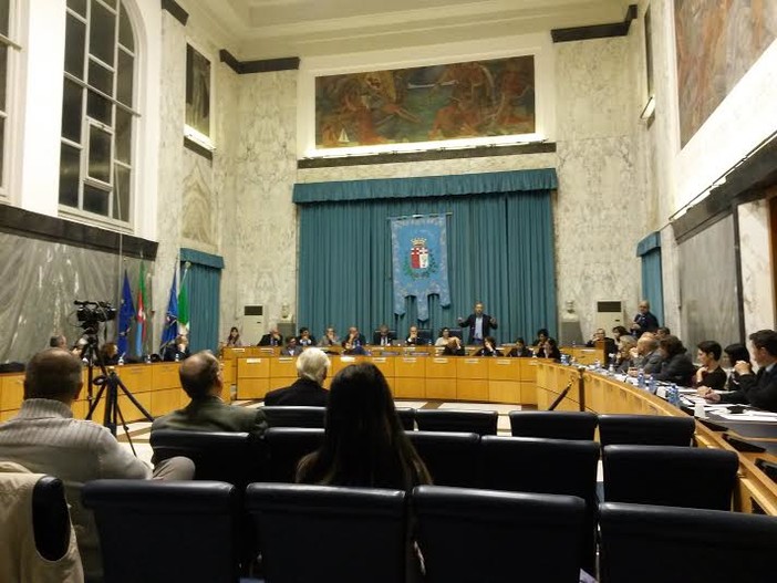 Imperia: i dissidenti di Imperia Cambia votano la mozione di Fossati sul piano della sosta, ma non basta a fare andare sotto la maggioranza