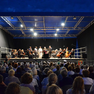 Sanremo lancia un messaggio di vicinanza a Nizza con il concerto dedicato alle vittime del 14 luglio (Foto e Video)